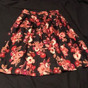 Kate spade Black & Pink rose print skirt size 4/2